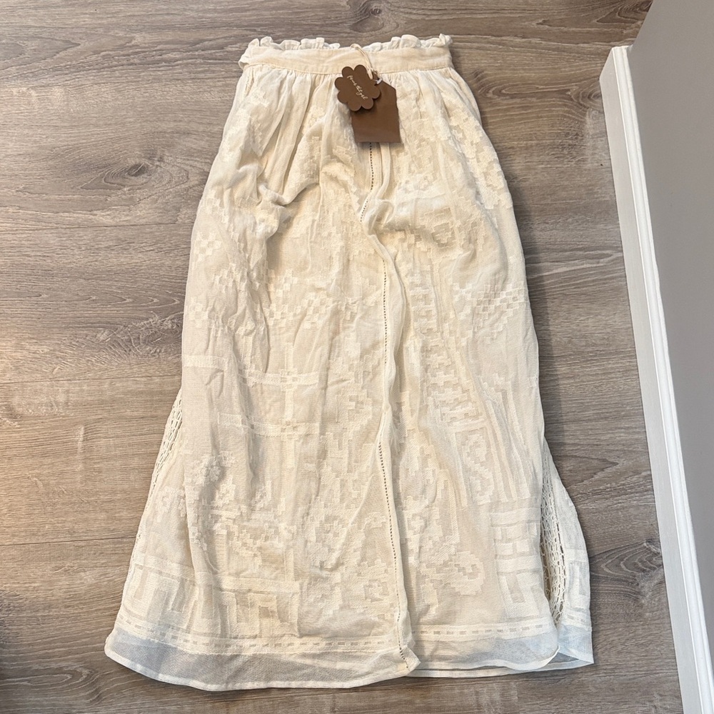 Chic White Lace Maxi Skirt